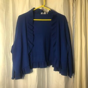Short light jacket sweater with frills 3/4 sleeved